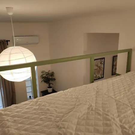 Navarinu Central Studio Apartmán *